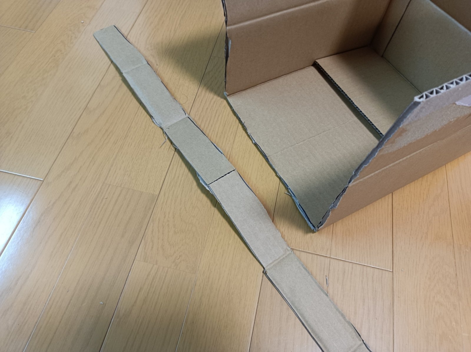 ぴったりサイズがなければ調整できる。「ダンボール」の大きさを中身に合わせて小さくする方法 ぴったりサイズがなければ調整できる。「ダンボール」の大きさを中身に合わせて小さくする方法