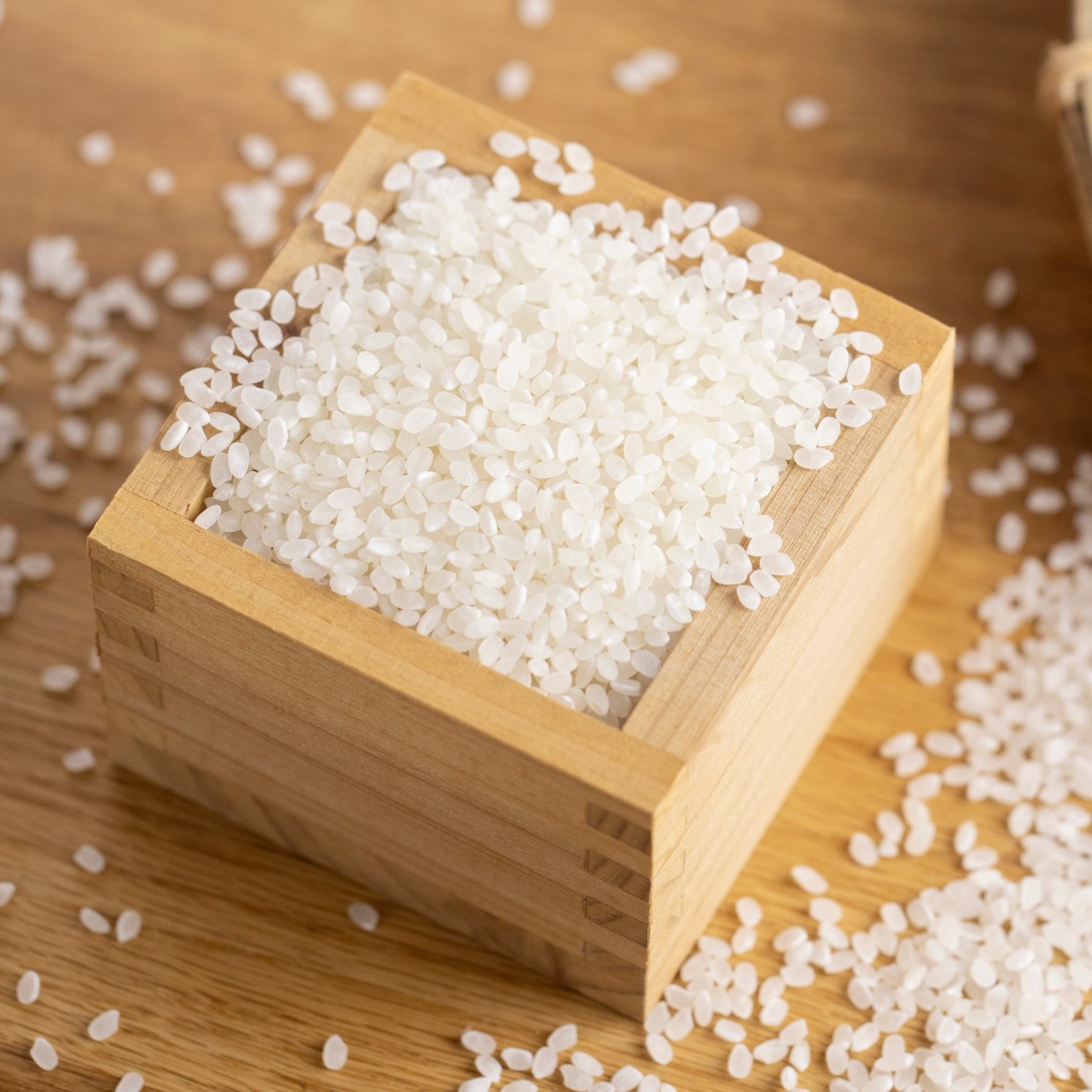  床にお米をこぼしてしまった…。散らかった「お米」を簡単に拾う方法 
