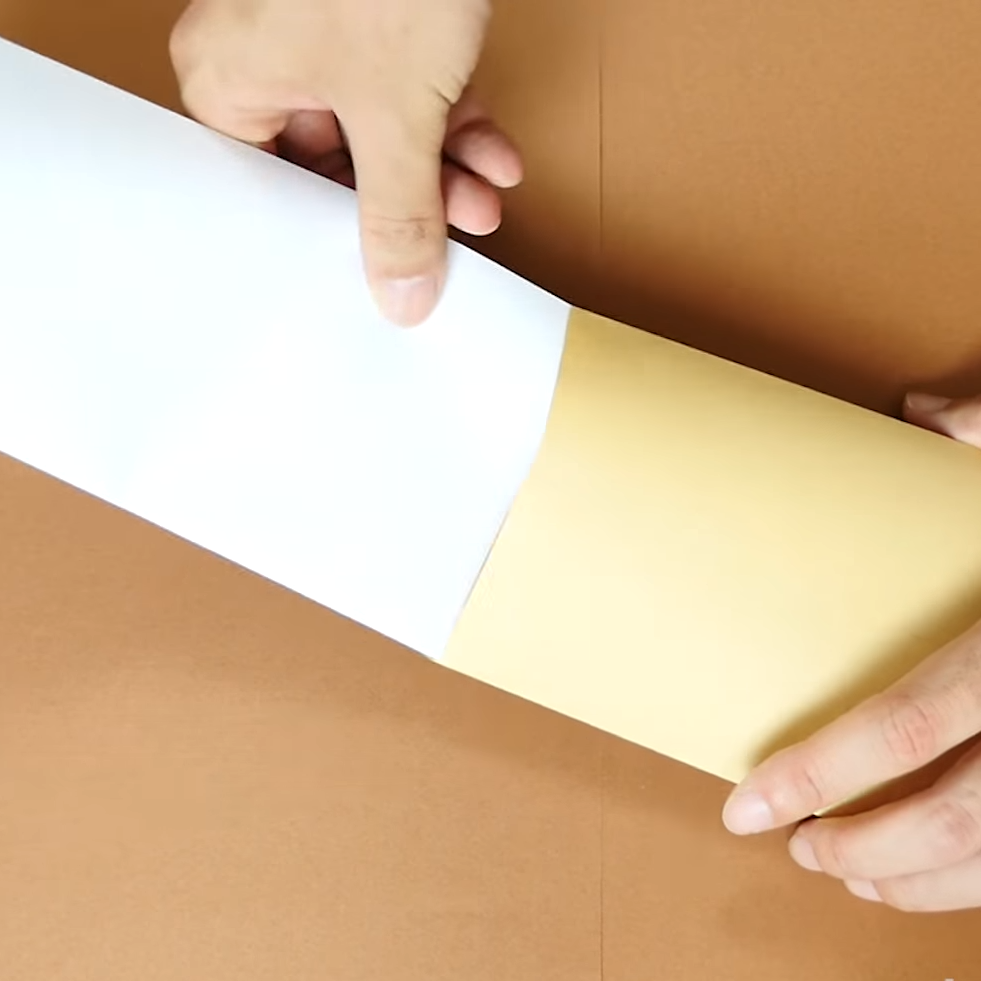  書類を折ったら封筒サイズに合わない…。ピシッと3等分に折る2つの方法 