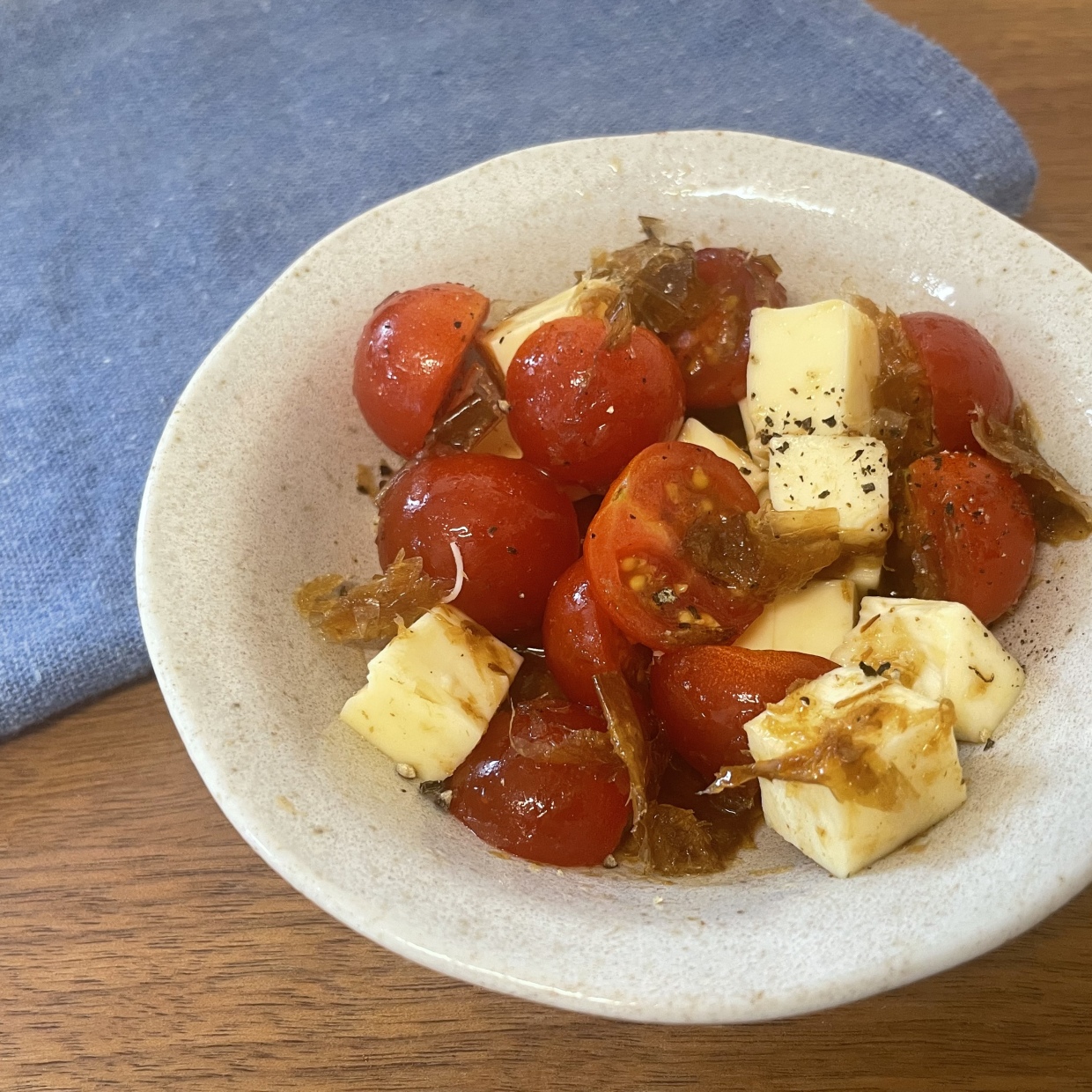  “ミニトマト・チーズ・かつお節”と調味料をまぜるだけ！ミニトマトが主役のレシピ 