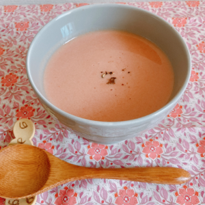 「トマトジュース」に豆乳・白だしをまぜるだけ！「冷たい和風トマトスープ」レシピ