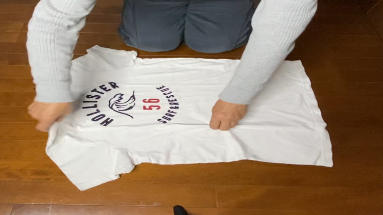 これが元祖 Tシャツを3秒でたたむ裏ワザの 正しい手順 と 大事なコツ 裏ワザ倶楽部