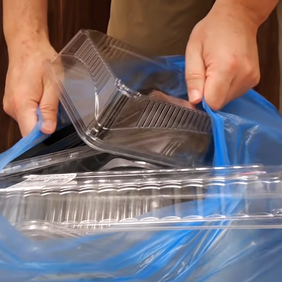  ハサミは不要！かさばる「大容量のプラスチックごみ」を小さくする方法 