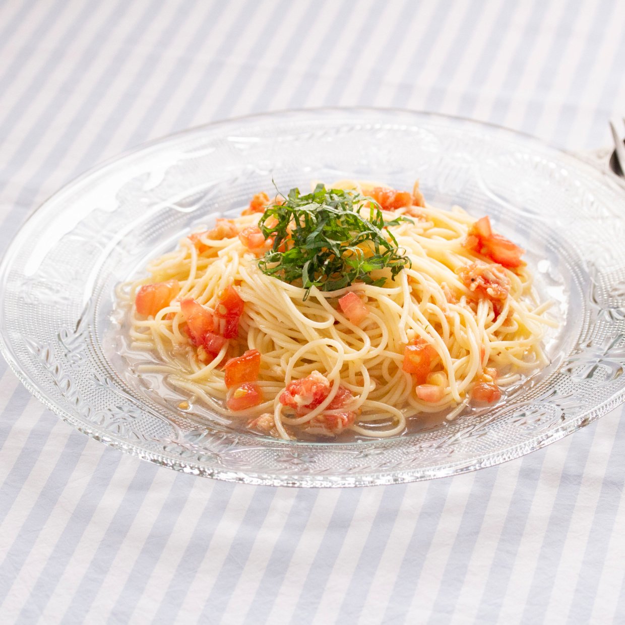  「トマト」と「レモン果汁」を冷凍して麺に絡めるだけ。夏バテを防ぐ「冷たいトマトのカッペリーニ」 