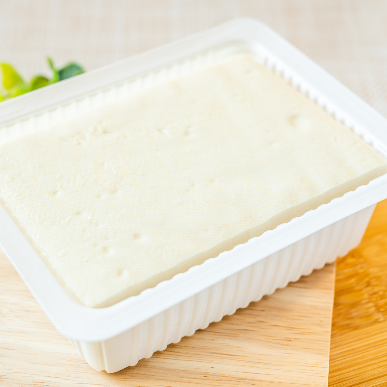  「豆腐のパック」捨てたら損。キッチンで大活躍する“5つの活用方法” 