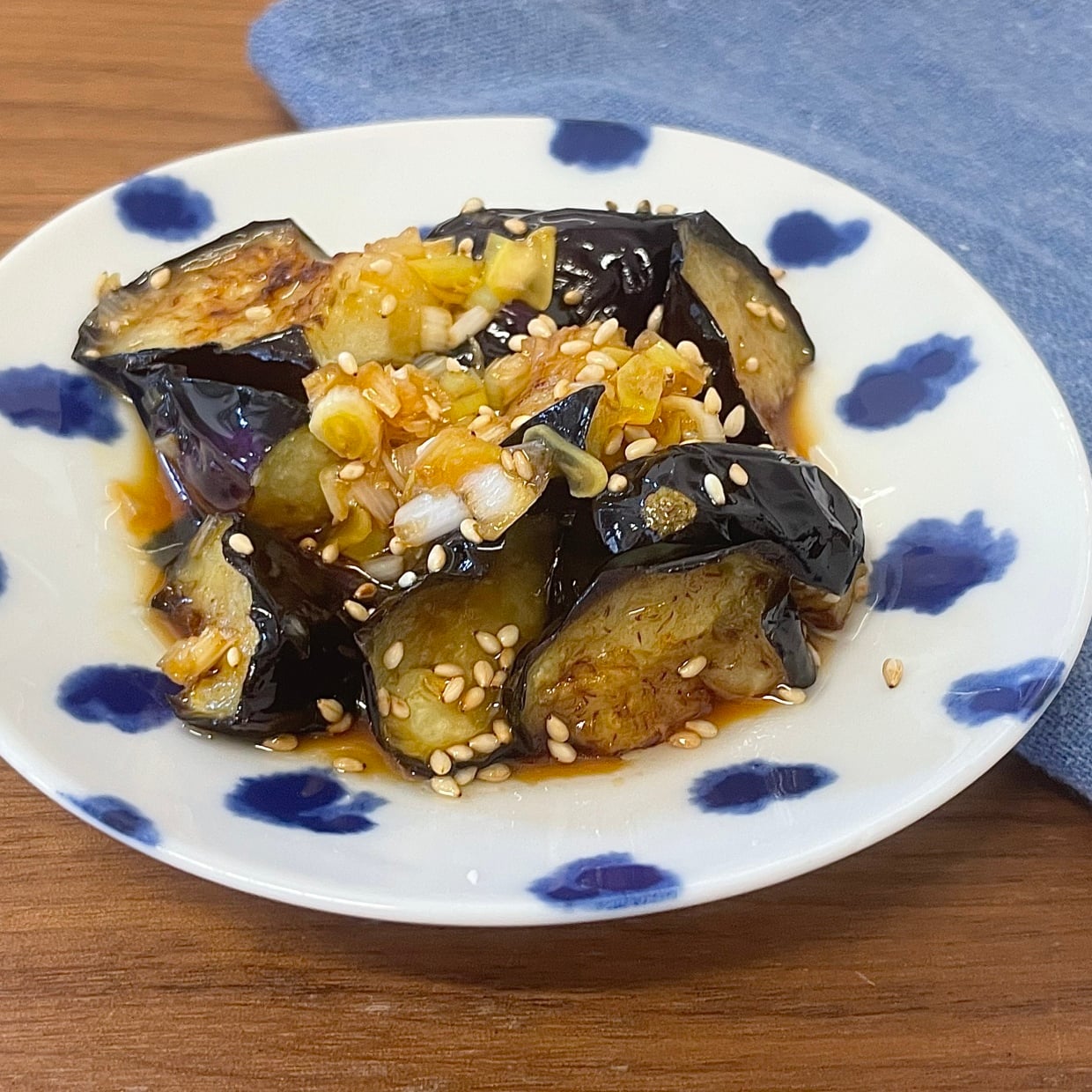 揚げ焼きした「ナス」を調味料に漬けるだけ。ほったらかしレシピ