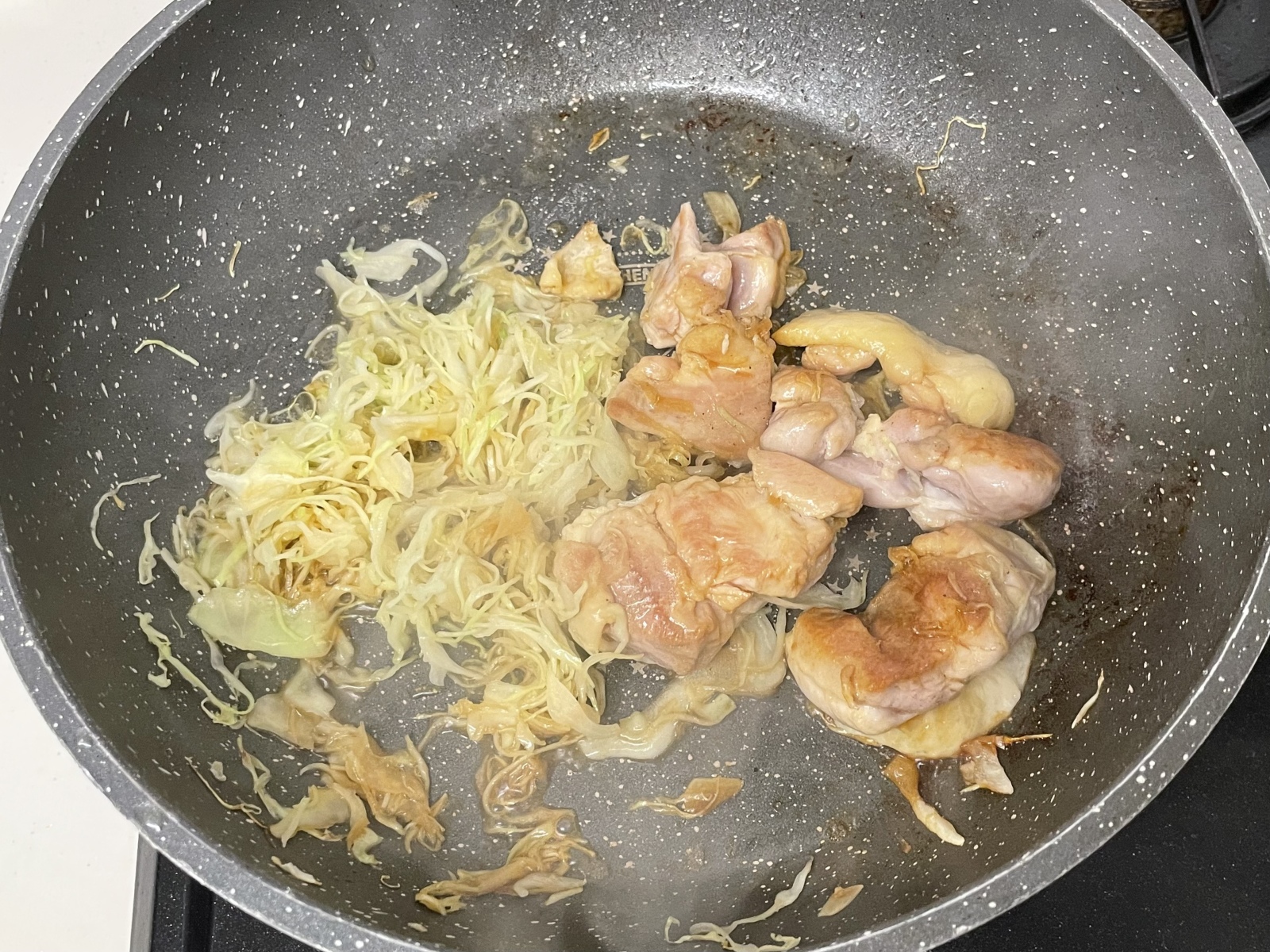 鶏キャベツのピリ辛ゴマ煮