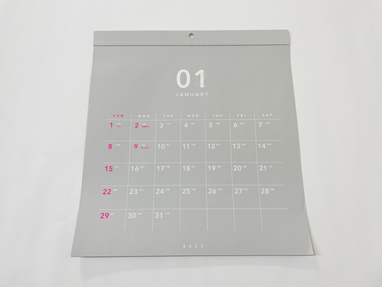 セリア「壁掛けカレンダー　正方形グレー」