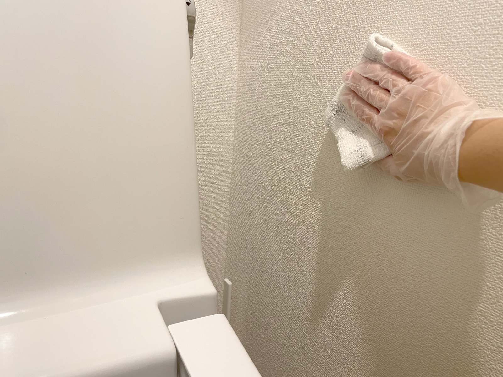 クエン酸スプレーでトイレの壁掃除