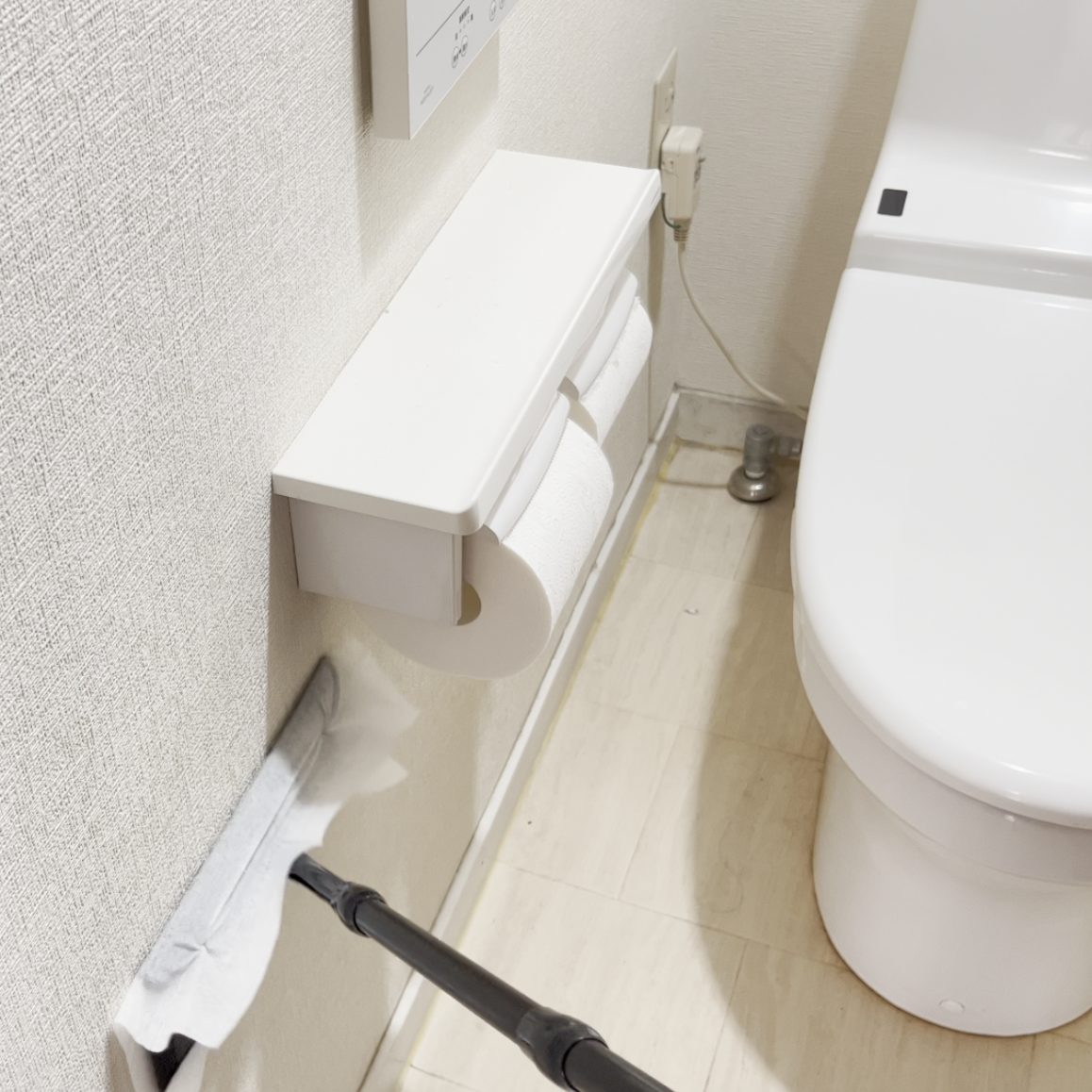  見落としがちなトイレの壁にはホコリやニオイ汚れが……トイレをすっきり空間に変える掃除術 
