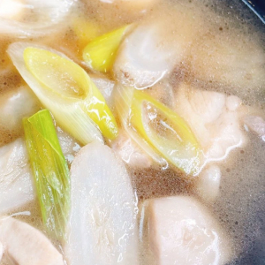 スープだけでも大満足！「ごぼう」と「鶏もも肉」でつくる寒い日におすすめ身体が芯から温まるスープ