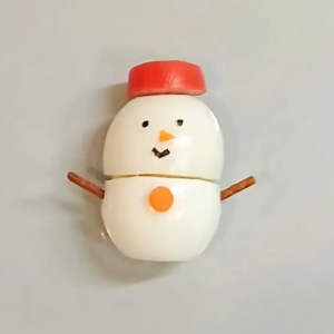 うずらの卵で「かわいい小さな雪だるま」をつくる方法。クリスマス料理の飾りやお弁当に！
