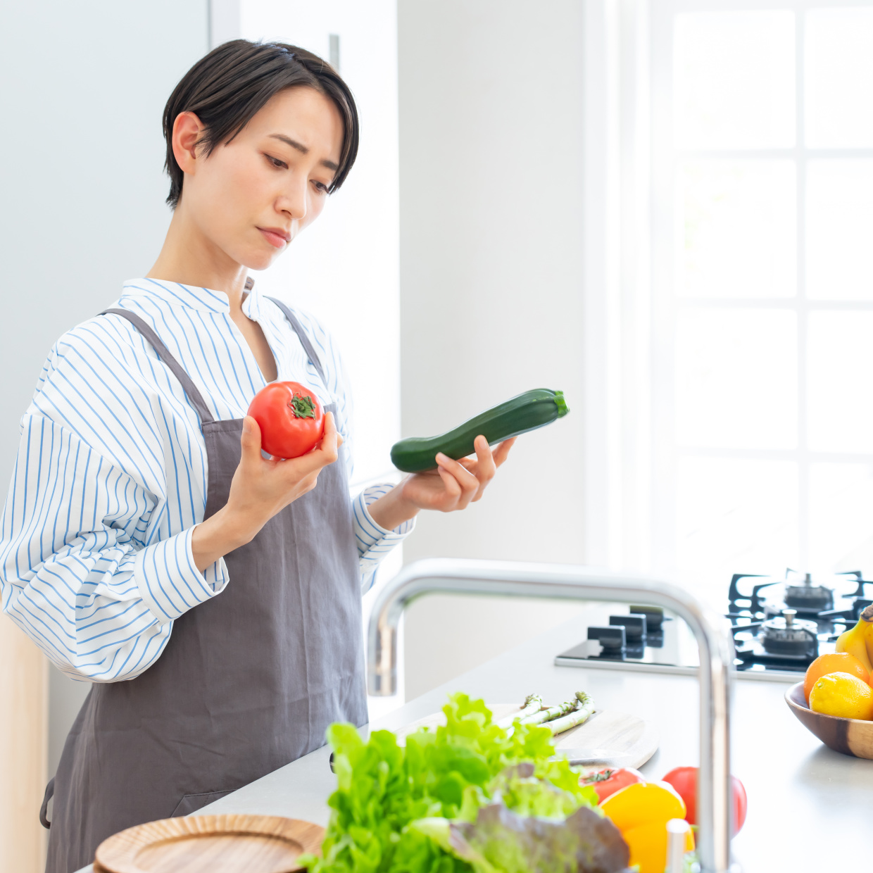  きゅうりがすぐに“しなしな”になるのは保存方法が問題だった。実は「立てて保存するべき」野菜とは 