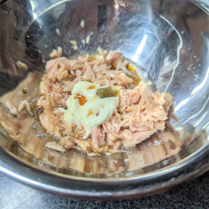 普通の「ツナマヨおにぎり」がもっとおいしくなる。ツナに混ぜる“調味料”とは