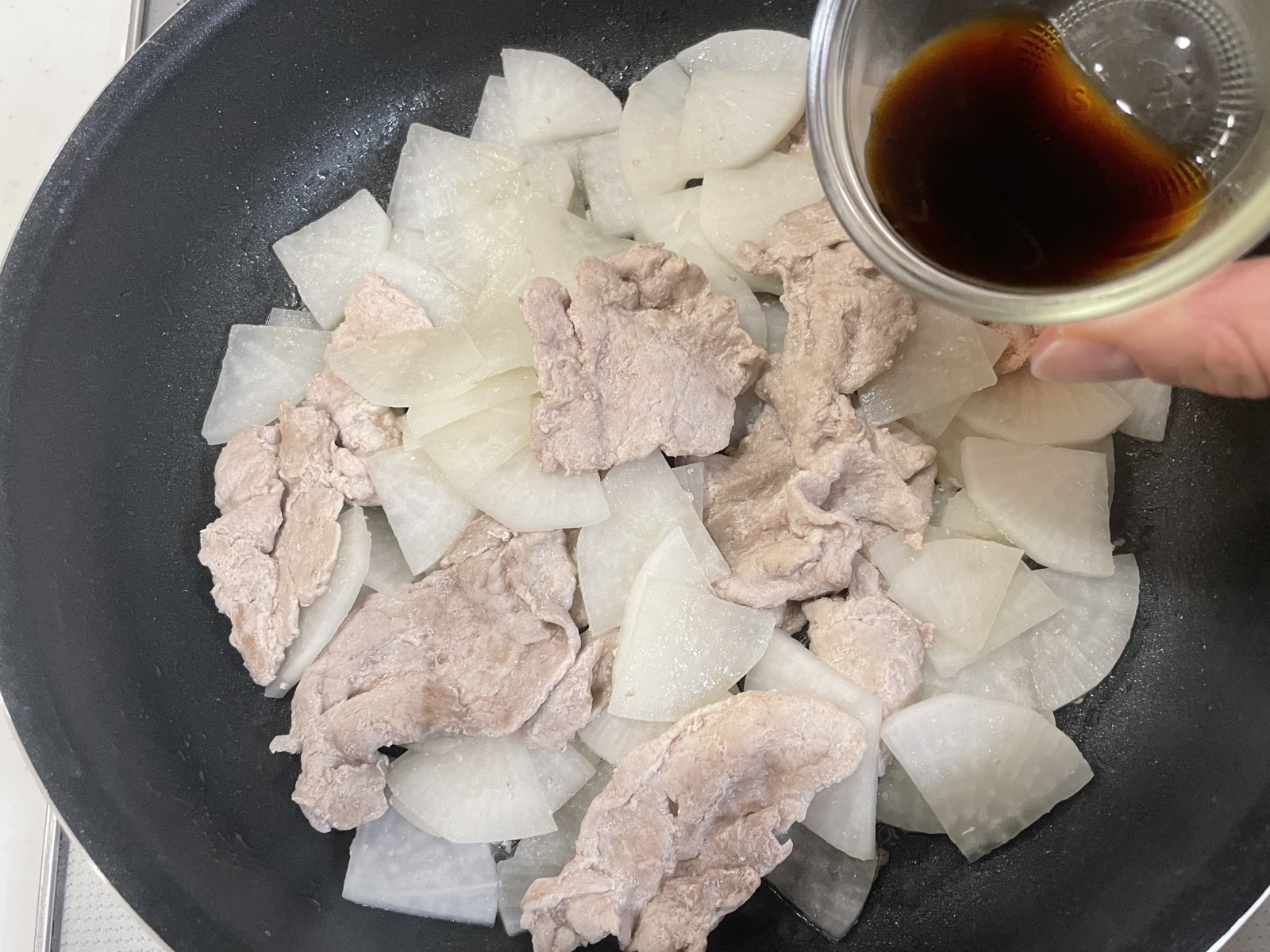 「大根と豚肉のおかか炒め」作り方2