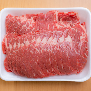 お肉をパックに入れたまま冷凍するのはNG！おいしさと鮮度を保つ「お肉の正しい冷凍保存法」