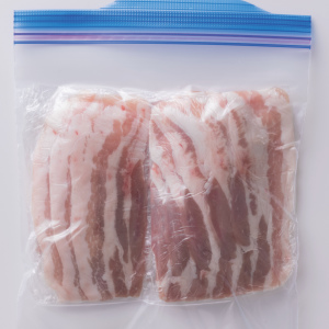 「とりあえず冷凍…」はNG！知らないと損。おいしさをキープする“肉の種類別”正しい冷凍保存の方法
