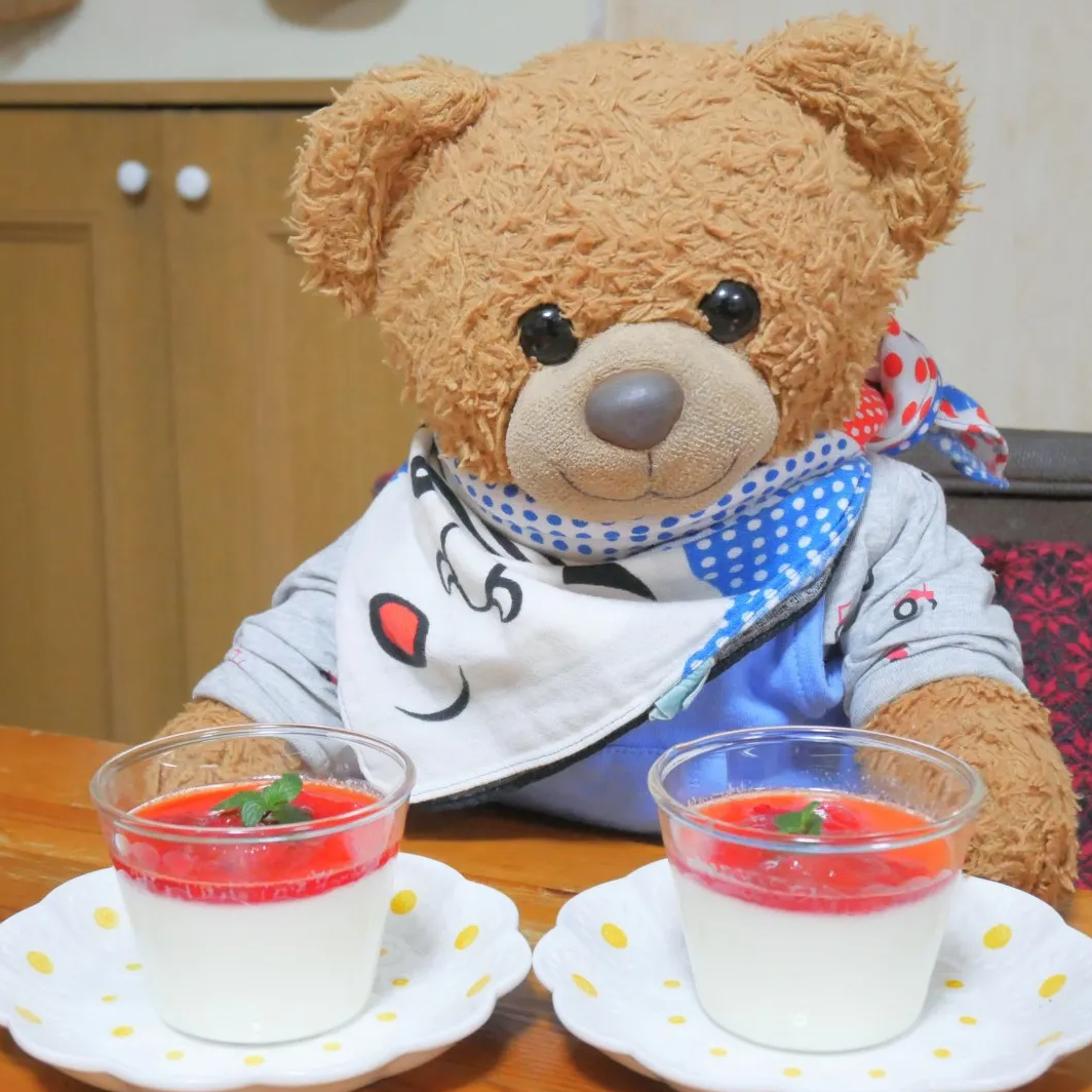 料理上手なくまくんの「いちごミルクプリン」レシピ。ミルクプリンに甘酸っぱい苺のソースが絶品！
