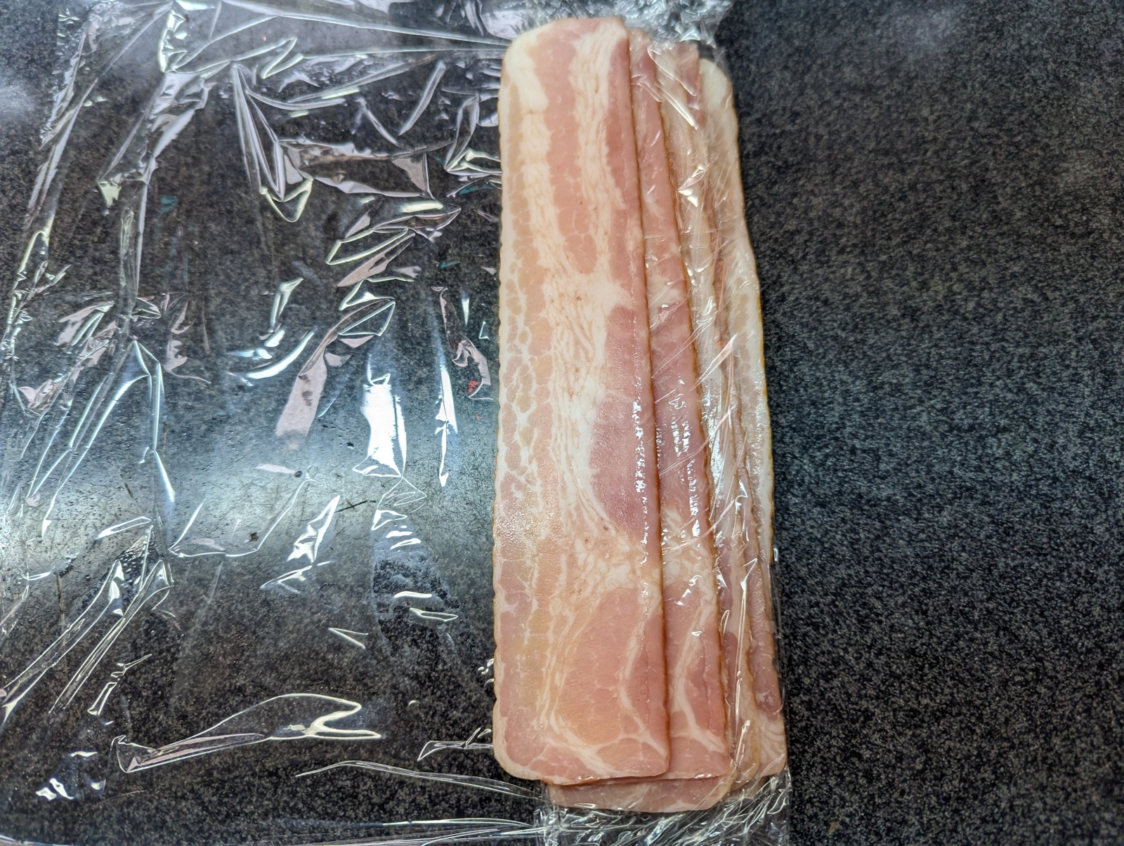 くっついてちぎれやすい「薄いベーコン」を簡単に取りやすくする保存法