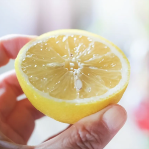 一度試してみて。果汁がしぼりやすい「レモン」の“賢い切り方”