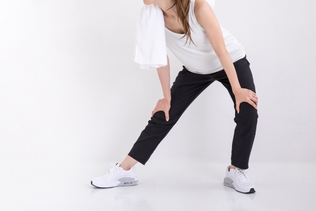 股関節の詰まり解消で「ぽっこりお腹」が凹む！“たった2分の股関節ストレッチ”