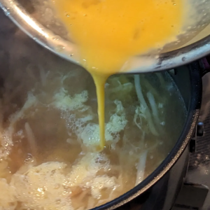 普通の「卵スープ」に戻れなくなる。卵をふわふわにする方法とは