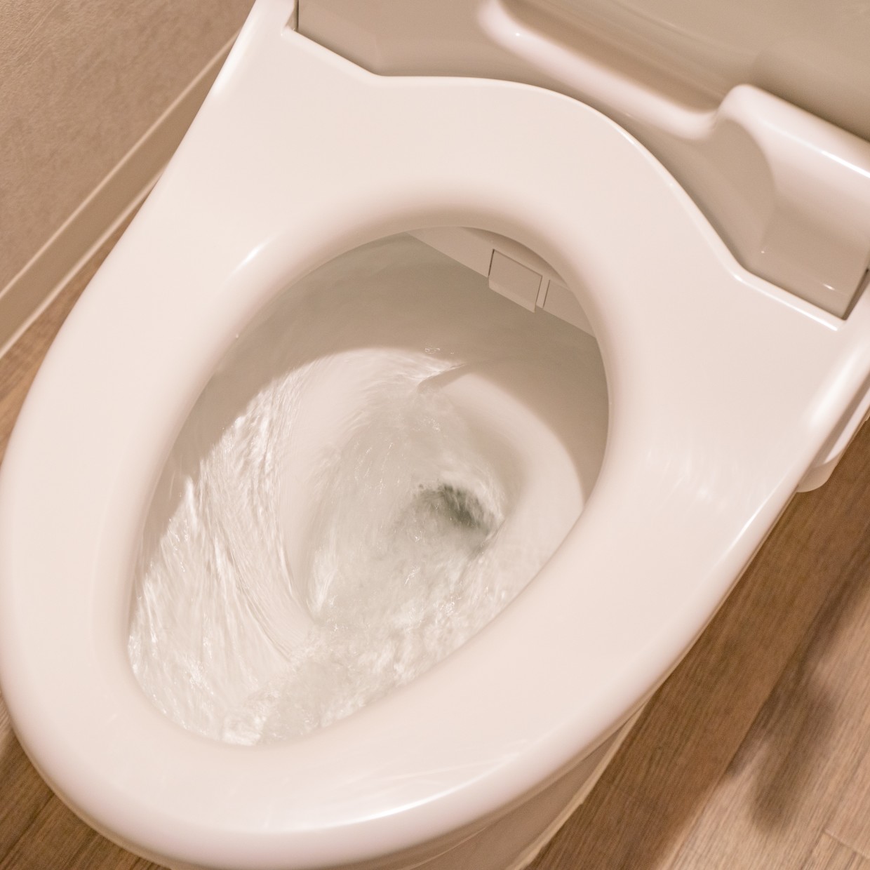  「トイレ」のニオイの原因。目には見えない“尿のハネ汚れ”をごっそり落とすかんたん掃除術 