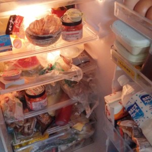 面倒な「冷蔵庫の掃除」はもっとカンタンにできる。効率的でラクに掃除するための“5つのポイント”とは
