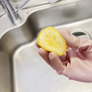 使い終わった「レモン」捨てたら損！レモンのクエン酸を利用した“シンク掃除術”