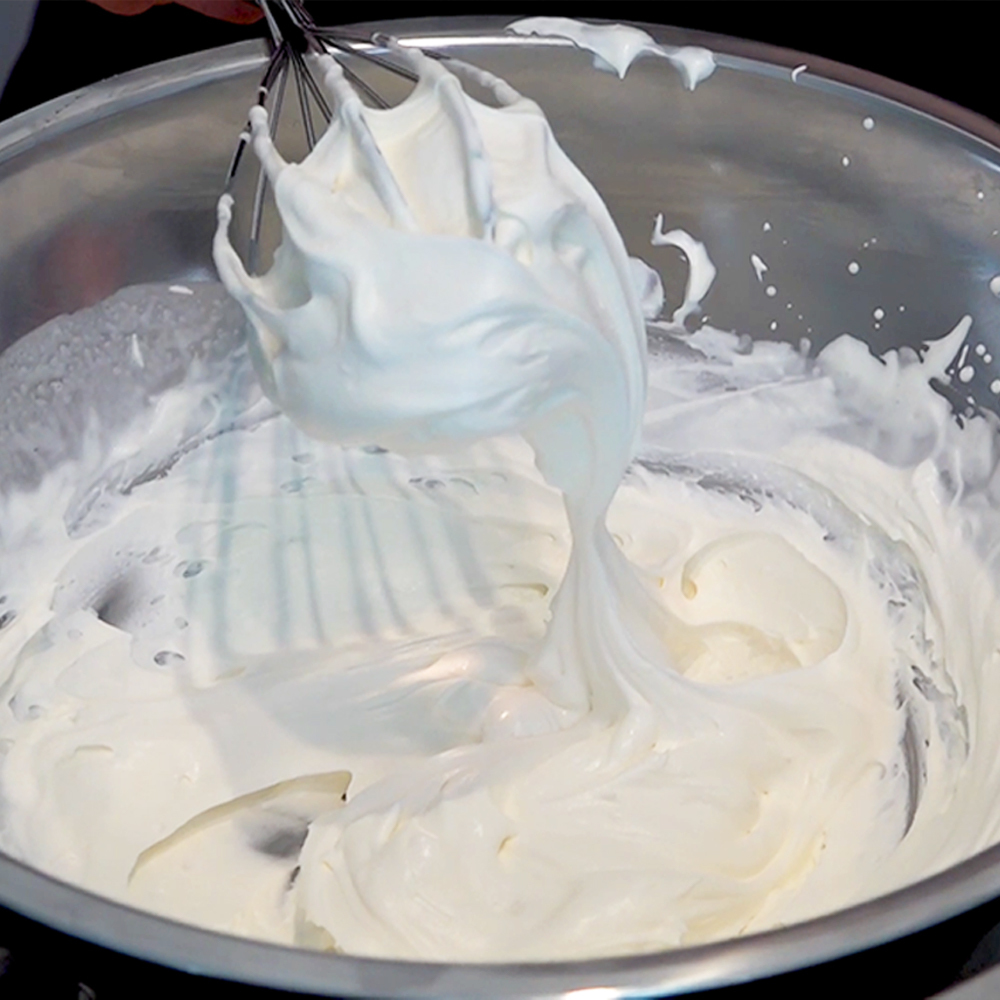 ホイップクリームをわずか90秒で作る魔法の裏ワザ！手作りスイーツの面倒を解消！