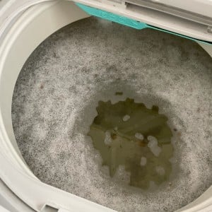洗濯槽の黒カビを増やすNG行動3つ「洗濯物を洗濯槽に溜める」「洗剤・柔軟剤の入れすぎ」では3つ目は？