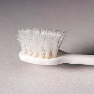 毛先がバサバサに広がった「歯ブラシ」を復活させる方法