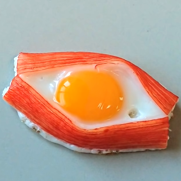  カニカマとうずらの卵で作る「ミニ目玉焼き」のつくりかた。小さいからお弁当にピッタリ！ 