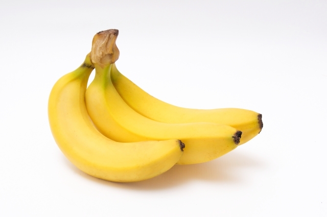 熟す前のバナナ