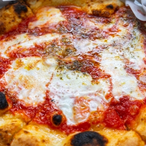 【驚きの差】パサパサにならない。余った「ピザ」をおいしいまま冷凍保存する方法