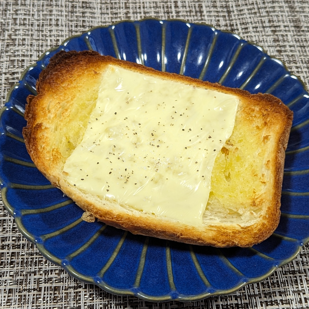  オリーブオイルチーズトースト 