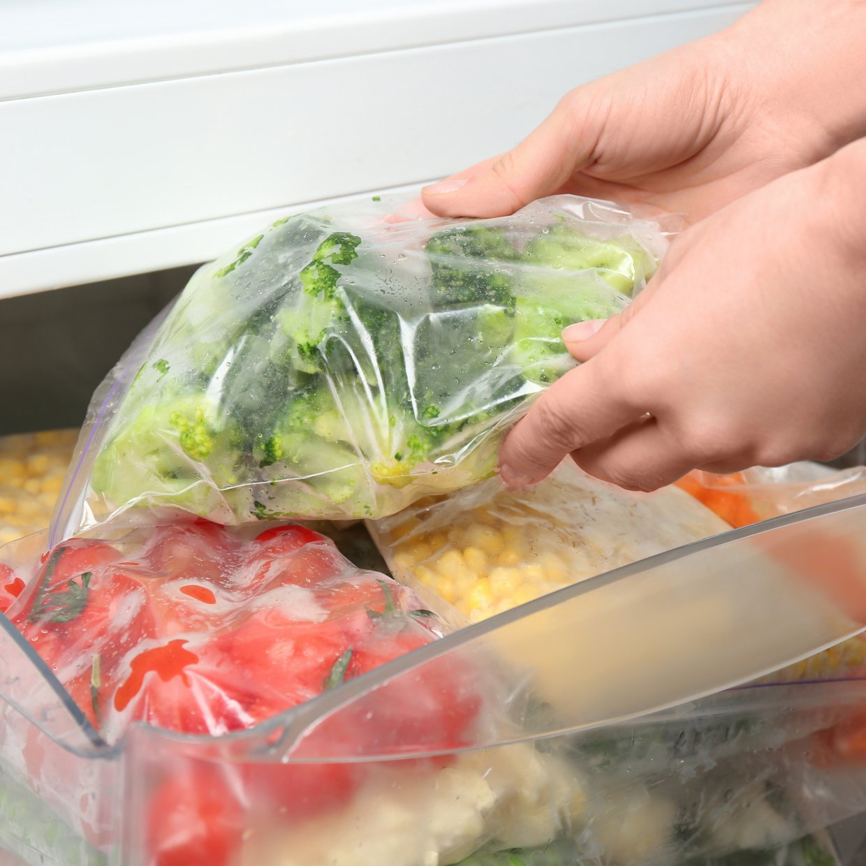 “冷凍庫”を見ればわかる。「食費を少なく抑えている家庭」4つの特徴