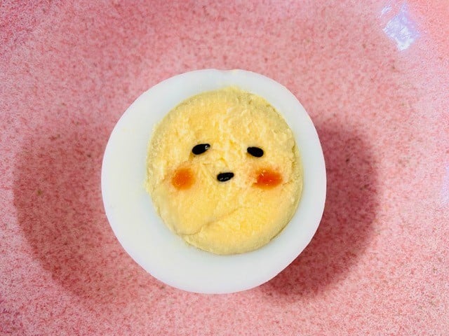 いつもの「ゆで卵」にほっこりかわいい顔を描く方法。お弁当にピッタリ!