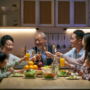 夕食どきを見ればわかる。「電気代を少なく抑えている家庭」4つの特徴
