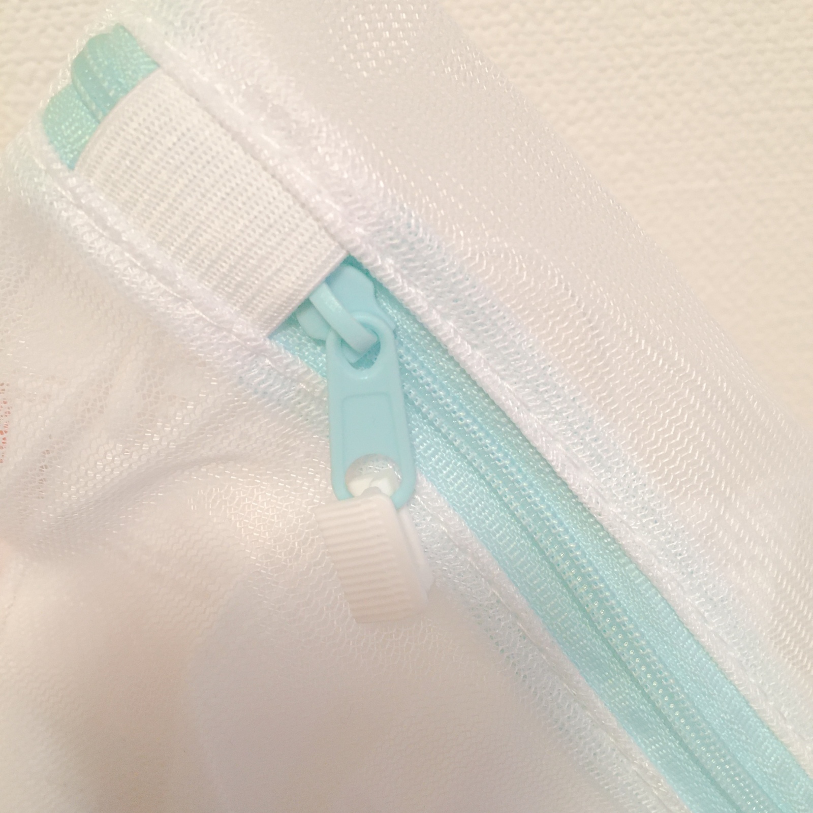 保存袋のスライドジッパーをつけた洗濯ネットのファスナー
