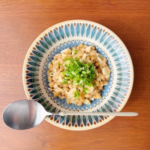 「納豆」と一緒に食べると腸がよろこぶ“ラーメンに入ってる定番食材”とは？