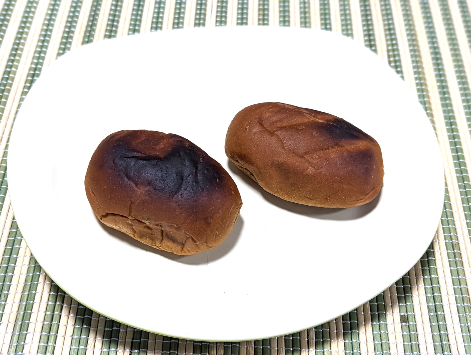 もう「ロールパン」は焦がさない…！トースターでパンを焦がさずに焼く秘訣