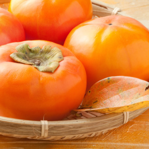「柿」が5日間たっても熟してやわらかくならない！簡単な保存のコツ