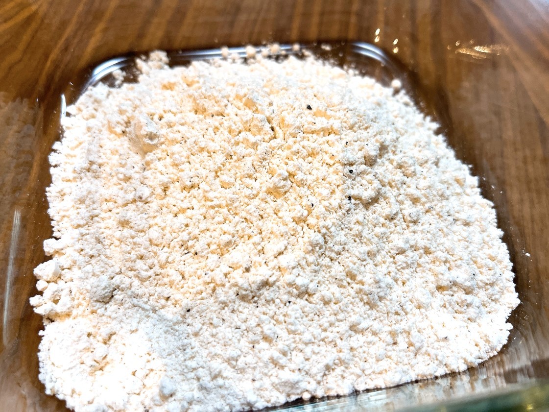 複数のスパイスが混ぜられたまぶし粉
