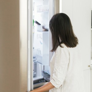 冷蔵庫の中身から違う。食費が少ない人の「冷蔵庫に必ず入っている食材」とは？