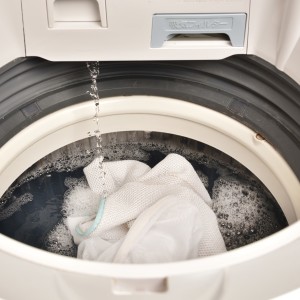 「途中で洗濯物を追加」はNG。洗濯機を回しているときのやってはいけない行動3選