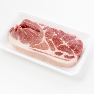 お肉が入っていた「食品トレー」捨てたら損！キッチンで使える“意外な活用術”