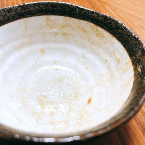 納豆を食べた後の「ヌルヌルの食器」をストレスなく洗うワザ。すぐにスポンジで洗うのはNG！