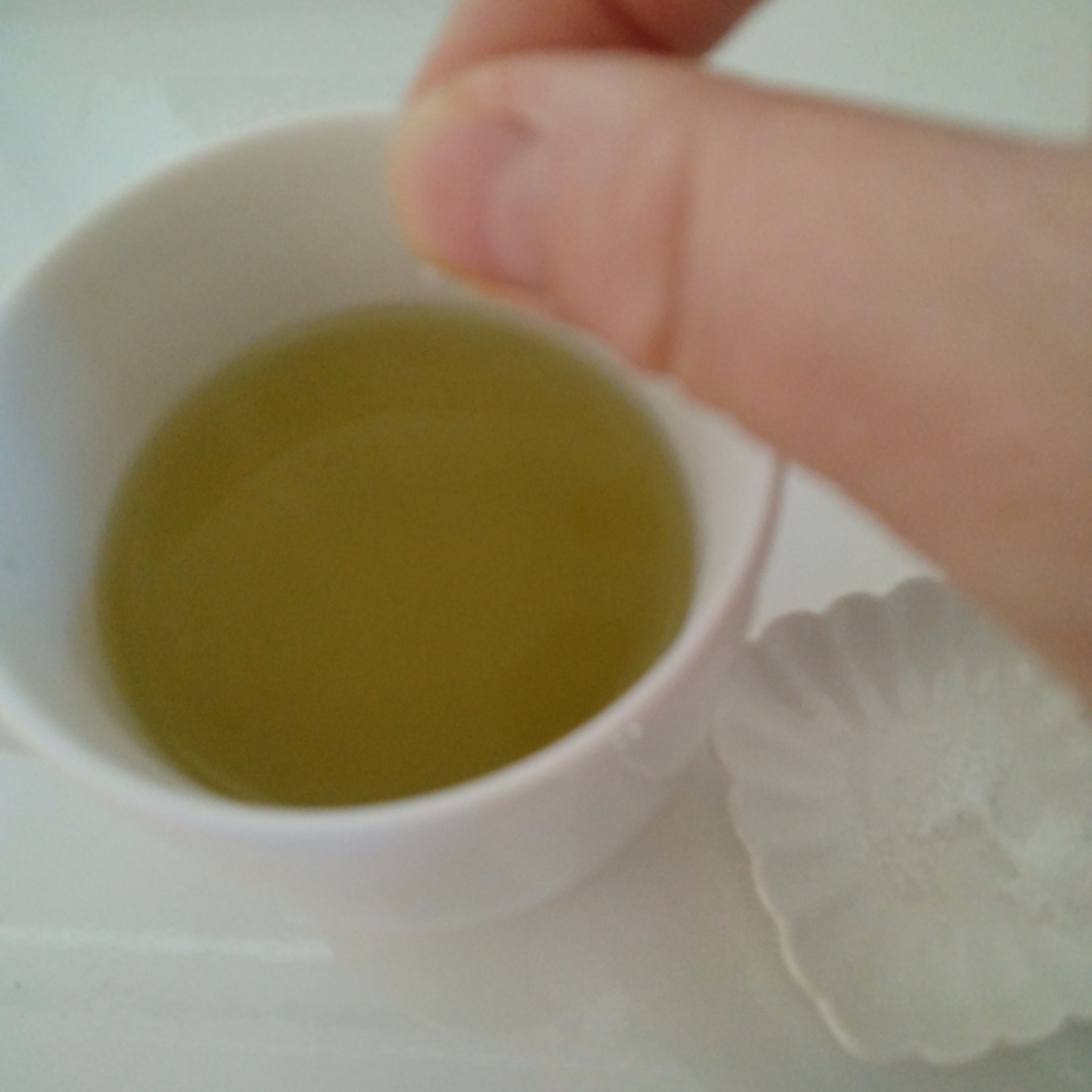 うまみ調味料を入れた緑茶