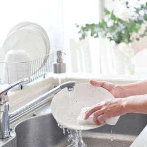 水道代の節約につながる。食事のたびにする「食器洗い」の節水習慣３つ